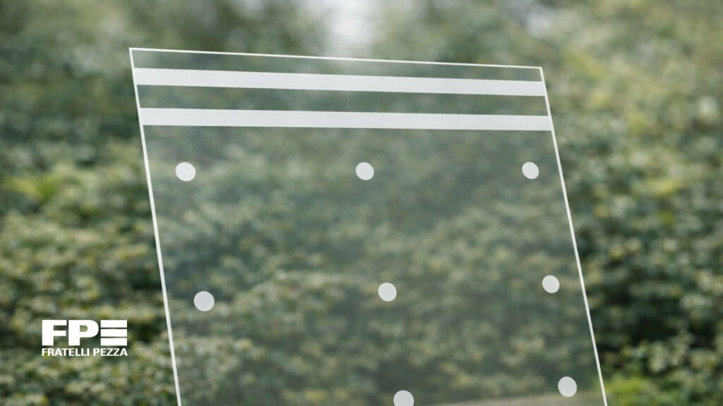 Vetro bird-safe con pattern sabbiato per prevenire collisione uccelli